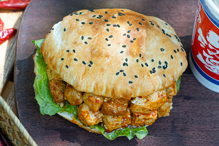 塔斯汀加盟费利润怎么样-塔斯汀加盟条件是什么-牛集餐饮网